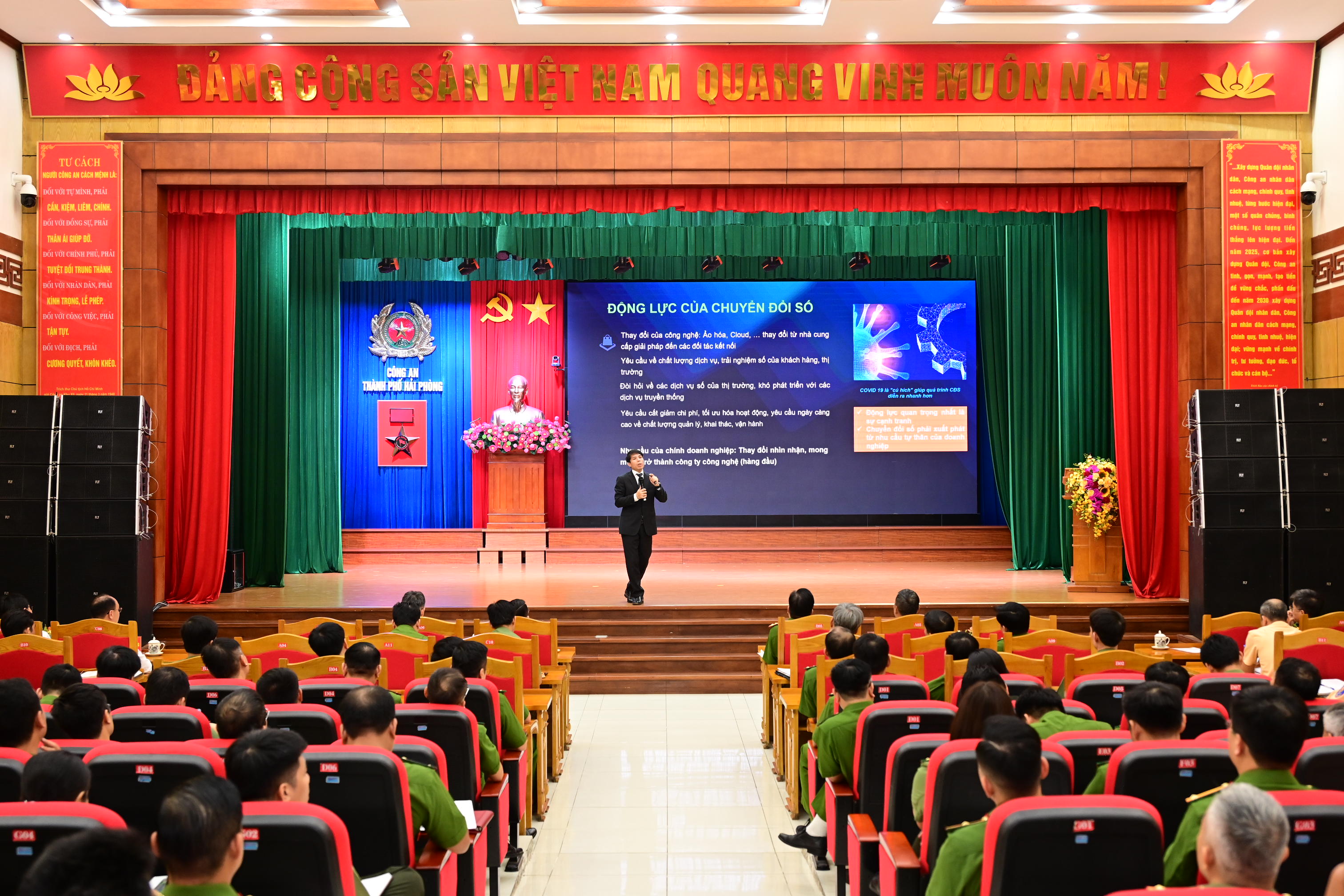 Đẩy mạnh tuyên truyền “Bình dân học vụ số” trong Công an nhân dân